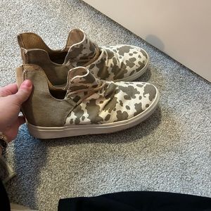 Size 6.5 shoes from buckle